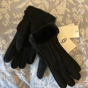 NWT - UGG gloves - Size M